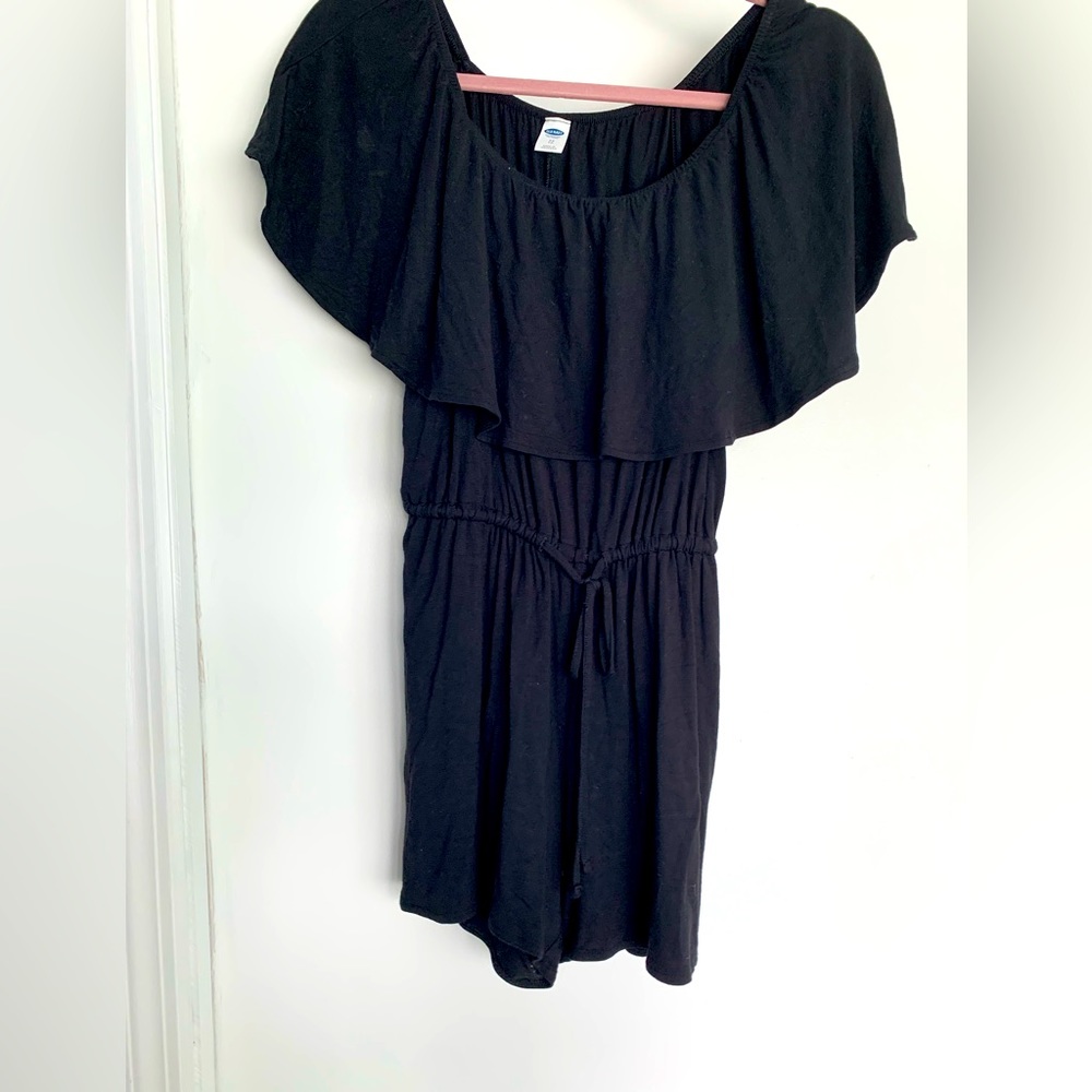 Old navy black flowy romper pockets off the shoulder size XS